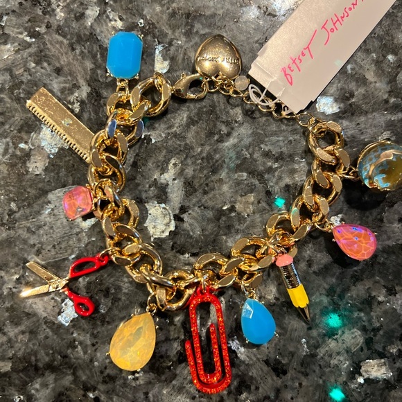 🖍️✂️✏️🖇️ BETSEY JOHNSON School Charms Drama Bracelet✂️🖍️✏️🖇️NWT - Picture 13 of 15